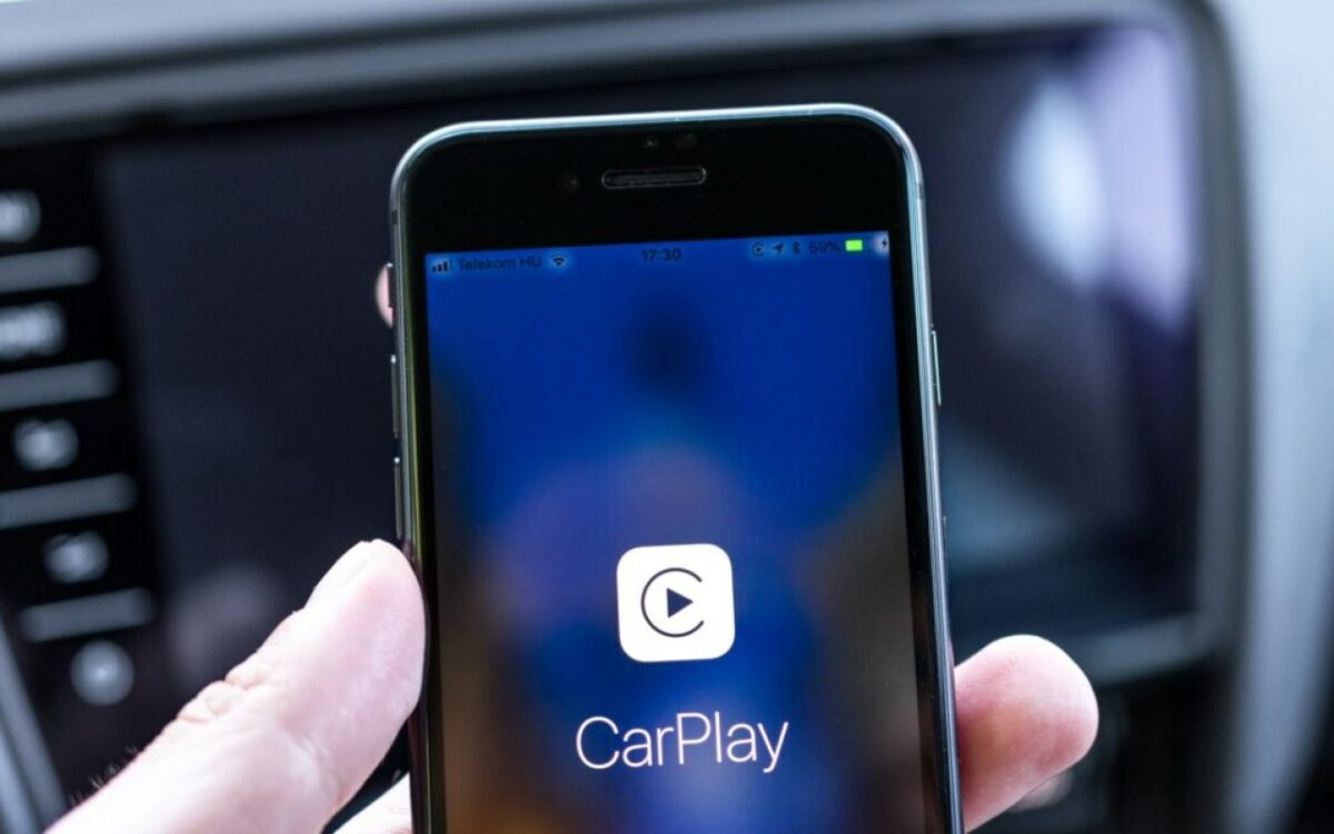 La métamorphose inespérée de tesla face à l'engouement d'apple carplay pour les automobilistes