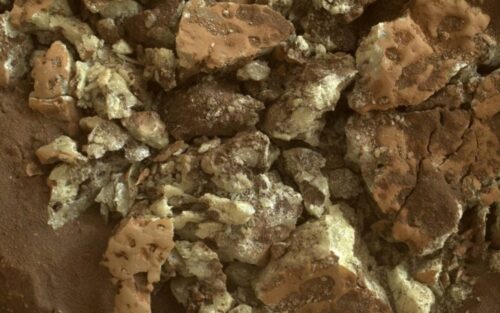 Le mystère des volcans martiens et leur rôle dans l'évolution d'une atmosphère potentiellement habitable