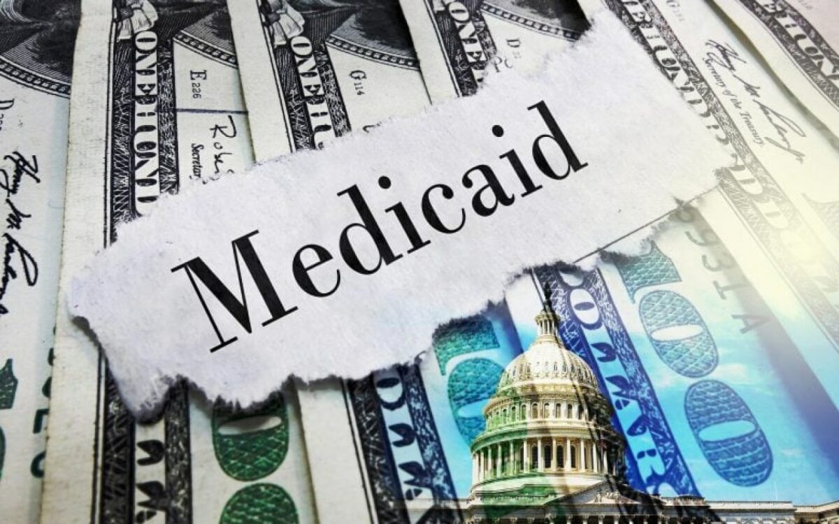 L'enjeu méconnu de l'inscription à medicare qui pourrait vous faire économiser des milliers d'euros