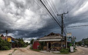 100% électrique dès le 1er juin, 0 voiture neuve importée thermique, règle stricte au Laos, ce qui surprend les experts automobiles