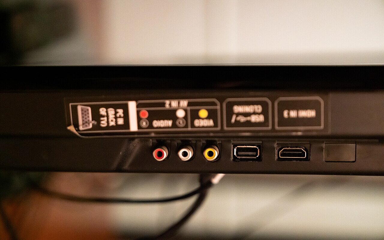 12 câbles à garder, 7 à recycler, USB-C, HDMI 2.1, charge 100 W, celui que personne n’attendait vaut encore cher en 2026