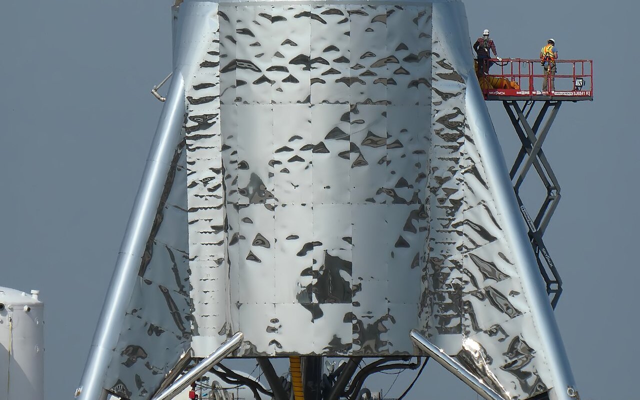 16 juillet, Flight 13, SpaceX empile Starship V3 à Starbase, la vidéo impressionnante montre ce que la fusée doit affronter