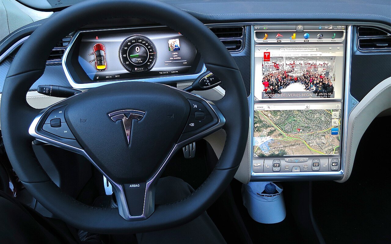 2 centrales rachetées, IA à 0,12€/kWh, Tesla Model S +100 000€, ce que ces deals inattendus cachent aux acheteurs