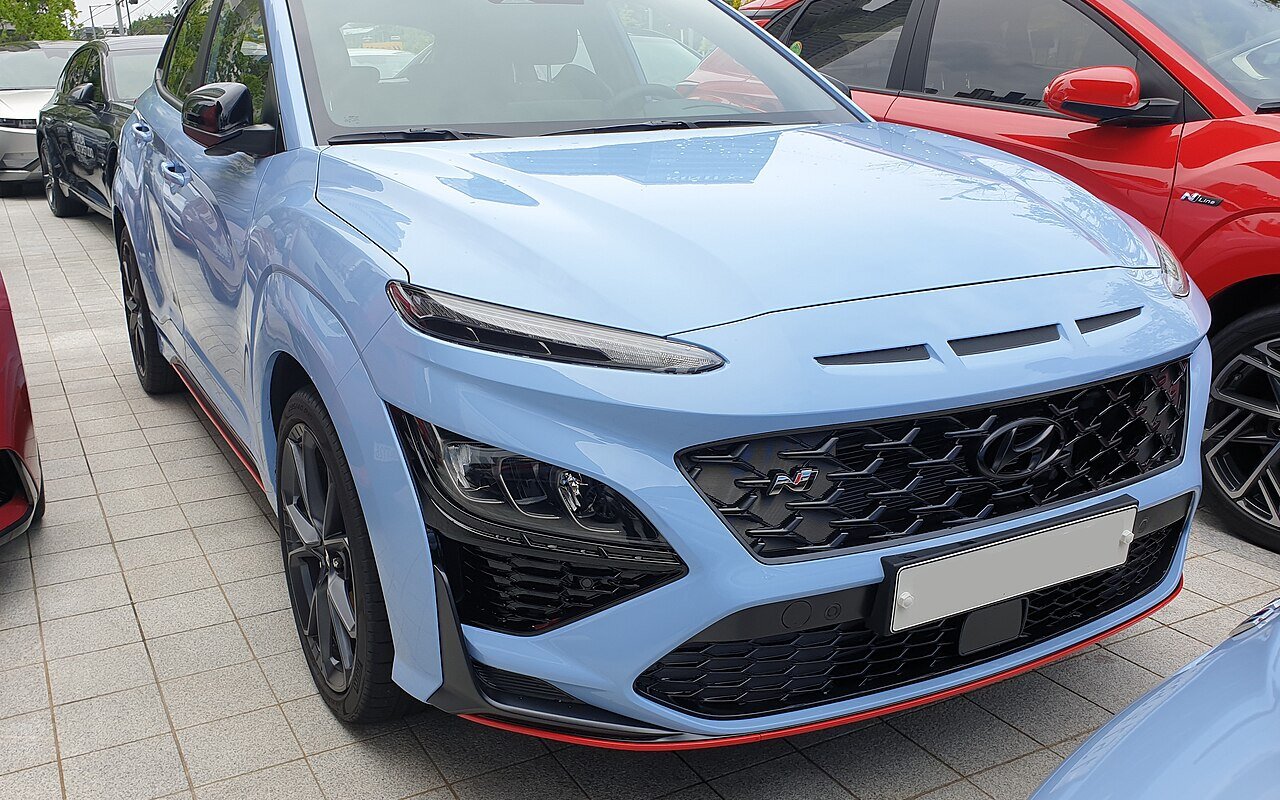 2 images, 3 nouveautés à bord, Hyundai Kona plus SUV et face avant musclée, ce détail inattendu surprend les experts