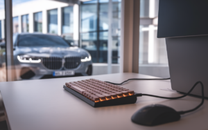 8K, 370 h d’autonomie, clavier Keychron K5 Ultra low-profile avec accents bois, ce modèle surprend les fans de gaming