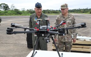 3 drones, 2 robots au sol, inspection autonome des avions en 15 minutes, ce test US Air Force surprend les mécaniciens