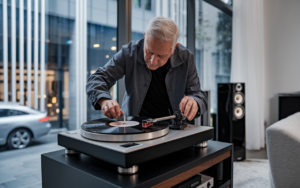 799,99 $, 2 réglages délicats, cellule Ortofon 2M Blue incluse, la Fluance RT87 surprend les collectionneurs de vinyles