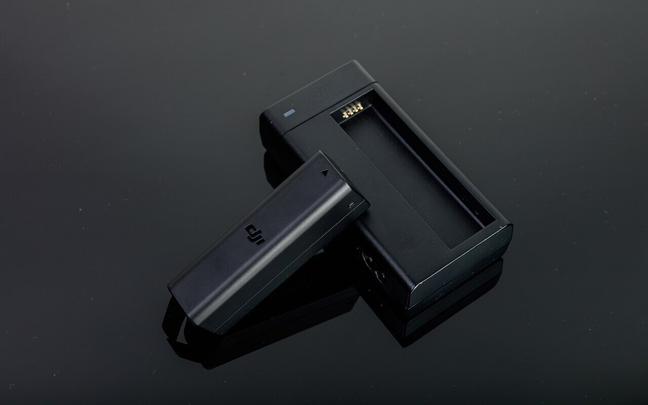8K à 60 i/s, batterie +10%, boîtier retouché, la DJI Osmo 360 II en fuite, ce que cette fuite surprend chez les concurrents