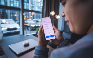 Bixby change de voix sans prévenir après une mise à jour, des utilisateurs Samsung signalent l’anomalie