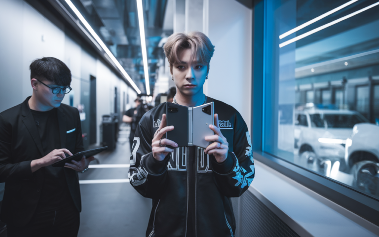 2 vidéos en fuite, 1 star de BTS, le Galaxy Z Fold 8 s’affiche avant l’Unpacked à Paris, ce que Samsung doit affronter